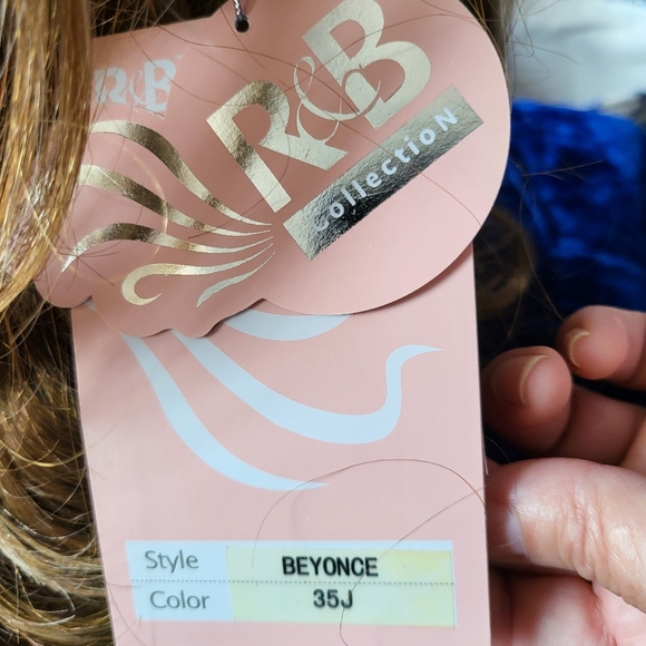R&B Collection wig - Picture 5 of 8